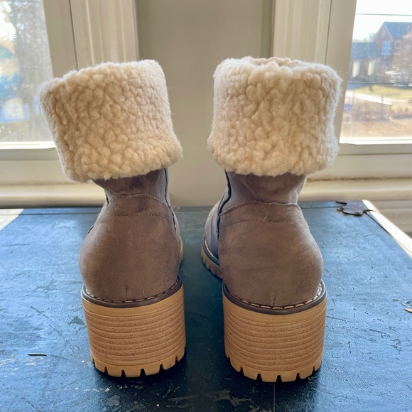 Lug Sole Shearling Boots - Picture 4 of 6